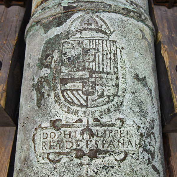 Seal insignia on cannon.